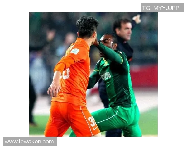 足球裁判周刚微博引发热议球迷对裁判判罚标准展开激烈讨论