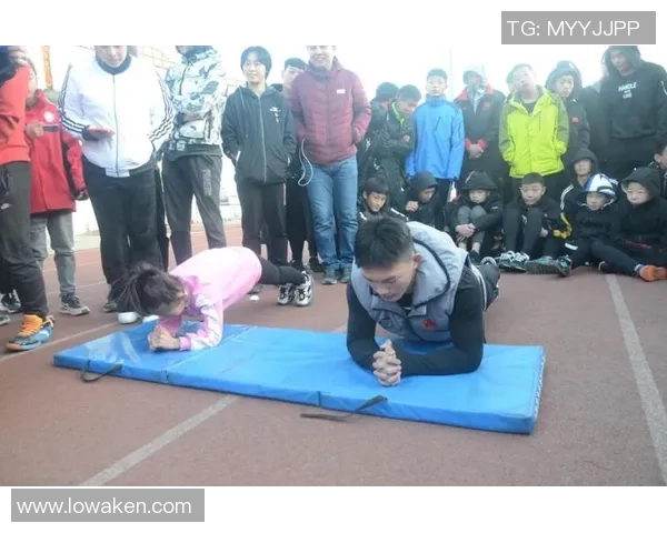 足球胯部的秘密解析与训练技巧提升你的球技与运动表现