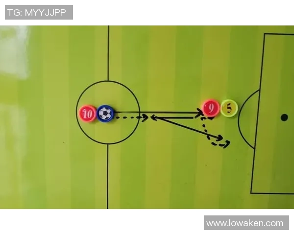 门将如何在比赛中展现足球技巧与战术意识的完美结合